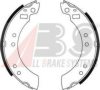 VOLVO 3266302 Brake Shoe Set